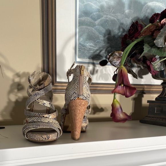 🌻🌻🌻SOLD🌻 COLE STRAPPY HEELS🌻🌻🌻 - Picture 7 of 8